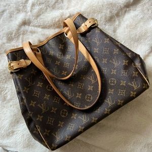 Authentic Louis Vuitton Batignolles Shoulder Tote, great pre-owned condition!!!